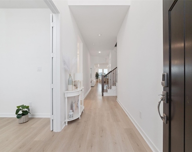24711 Hibiscus Garden Way - Photo Thumbnail 5