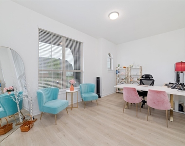 24711 Hibiscus Garden Way - Photo Thumbnail 7