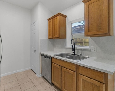 16413 Danika Oak Drive - Photo Thumbnail 5
