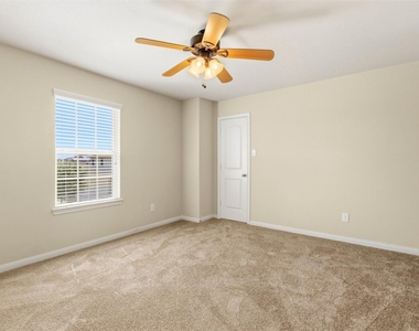 6131 Carpenters Cove Lane - Photo Thumbnail 27
