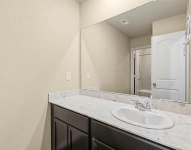 6131 Carpenters Cove Lane - Photo Thumbnail 25