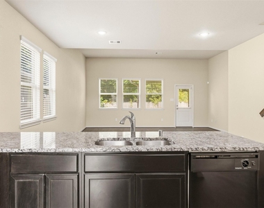 6131 Carpenters Cove Lane - Photo Thumbnail 7