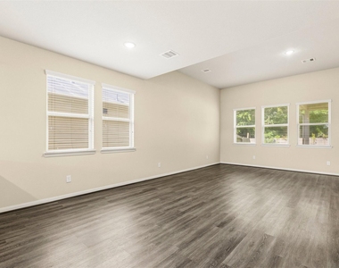 6131 Carpenters Cove Lane - Photo Thumbnail 8