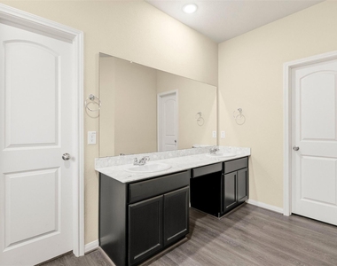 6131 Carpenters Cove Lane - Photo Thumbnail 18