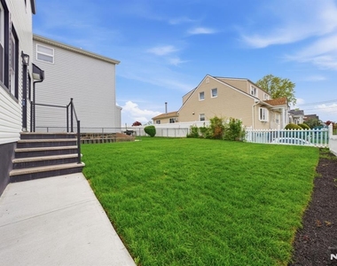 551 Schuyler - Photo Thumbnail 13