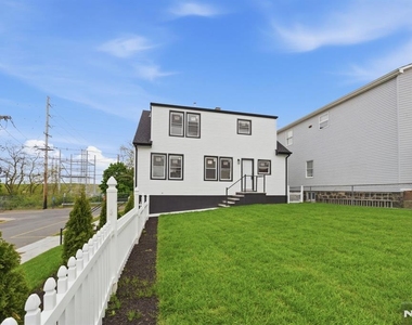 551 Schuyler - Photo Thumbnail 14