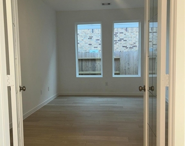 26110 Hazel Summit Drive - Photo Thumbnail 6
