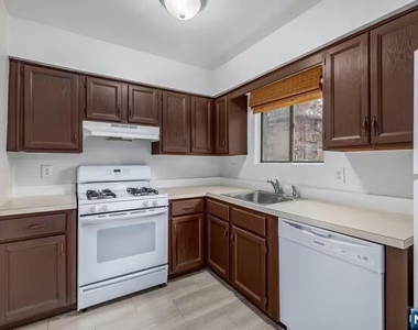 107 Bellgrove - Photo Thumbnail 3
