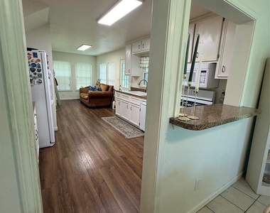 1011 10th Street - Photo Thumbnail 5