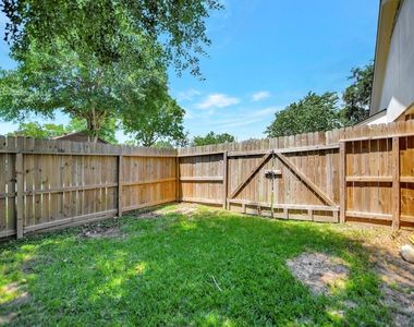 21902 Meadowhill Drive - Photo Thumbnail 35