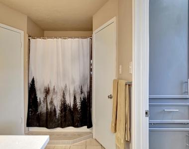 21902 Meadowhill Drive - Photo Thumbnail 24