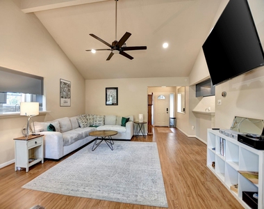 21902 Meadowhill Drive - Photo Thumbnail 7