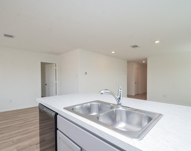 18119 Rockvine Drive - Photo Thumbnail 14