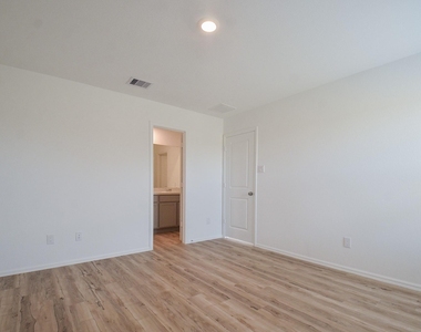 18119 Rockvine Drive - Photo Thumbnail 19