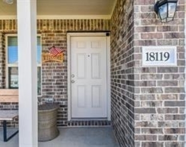18119 Rockvine Drive - Photo Thumbnail 4