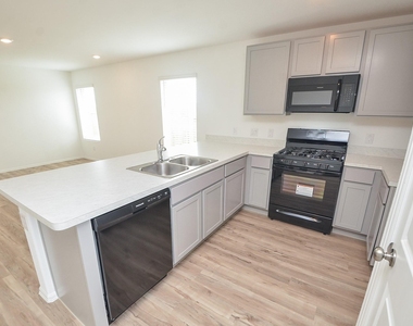18119 Rockvine Drive - Photo Thumbnail 10