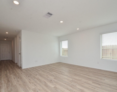 18119 Rockvine Drive - Photo Thumbnail 5