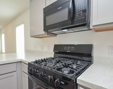 18119 Rockvine Drive - Photo Thumbnail 13