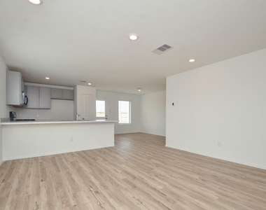18119 Rockvine Drive - Photo Thumbnail 7