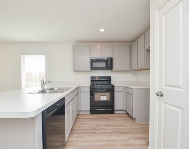 18119 Rockvine Drive - Photo Thumbnail 8