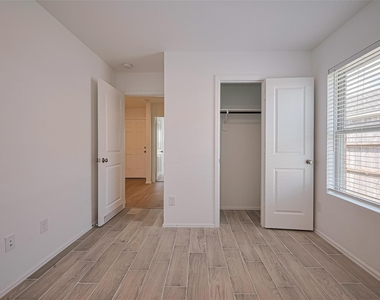9603 Fulvetta Briar Court - Photo Thumbnail 21