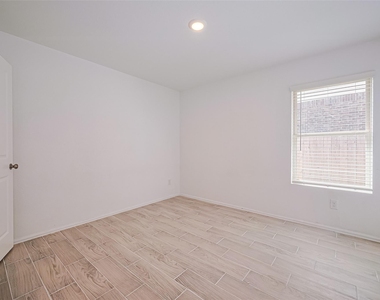 9603 Fulvetta Briar Court - Photo Thumbnail 23