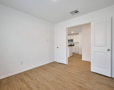 9603 Fulvetta Briar Court - Photo Thumbnail 12