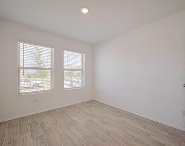 9603 Fulvetta Briar Court - Photo Thumbnail 15
