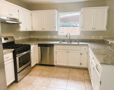 436 Mystic Glen Loop - Photo Thumbnail 16