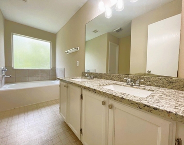 436 Mystic Glen Loop - Photo Thumbnail 7