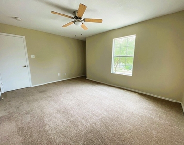 436 Mystic Glen Loop - Photo Thumbnail 12