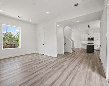 870 W Little York Road - Photo Thumbnail 15