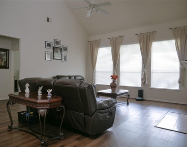 17619 Emerald Garden Lane - Photo Thumbnail 3