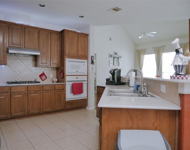 17619 Emerald Garden Lane - Photo Thumbnail 4