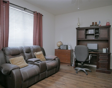 17619 Emerald Garden Lane - Photo Thumbnail 6
