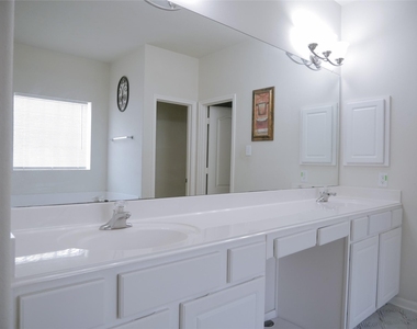 17619 Emerald Garden Lane - Photo Thumbnail 8