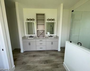 3725 Sapphire Cove Circle E - Photo Thumbnail 5