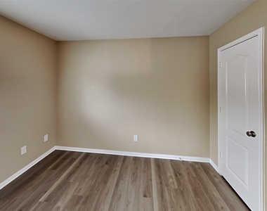 5718 Emerald Brook Lane - Photo Thumbnail 16