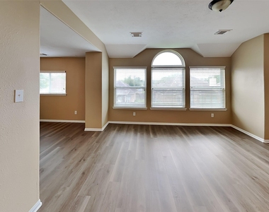 5718 Emerald Brook Lane - Photo Thumbnail 2
