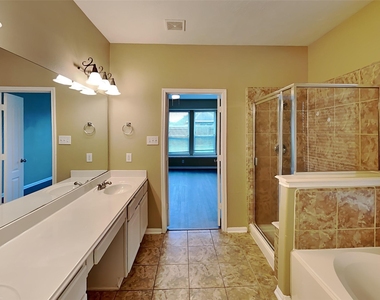 5718 Emerald Brook Lane - Photo Thumbnail 8