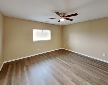 5718 Emerald Brook Lane - Photo Thumbnail 18