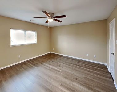 5718 Emerald Brook Lane - Photo Thumbnail 19