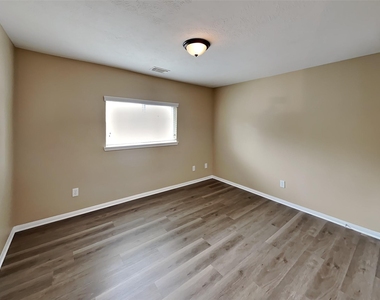 5718 Emerald Brook Lane - Photo Thumbnail 17