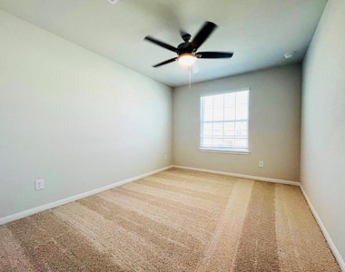 4818 Blue Jacaranda Way - Photo Thumbnail 7