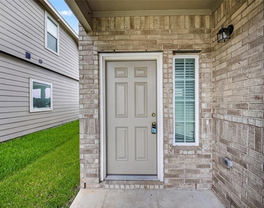 4818 Blue Jacaranda Way - Photo Thumbnail 2