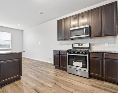 4818 Blue Jacaranda Way - Photo Thumbnail 11