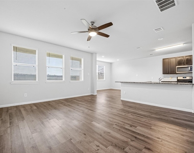 4818 Blue Jacaranda Way - Photo Thumbnail 3