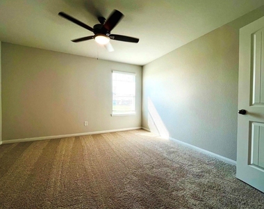 4818 Blue Jacaranda Way - Photo Thumbnail 9