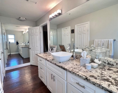 15126 Turkey Creek Drive - Photo Thumbnail 17