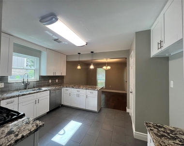 15126 Turkey Creek Drive - Photo Thumbnail 10